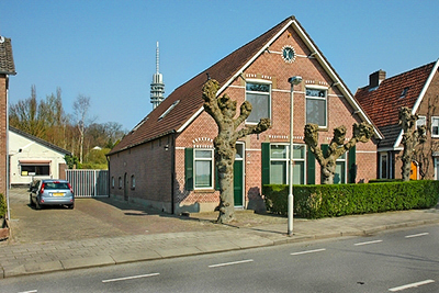 Voorzijde voormailige boerderij.